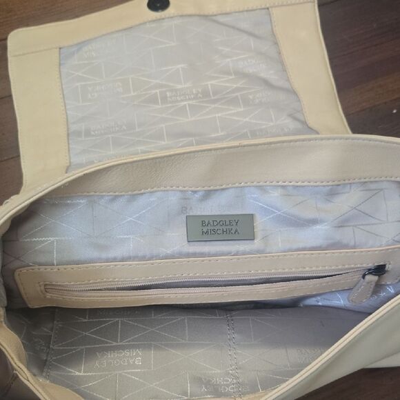 NEW Badgley Mischka Cream Quilted Shoulder Bag with Silver Accents - Picture 5 of 5